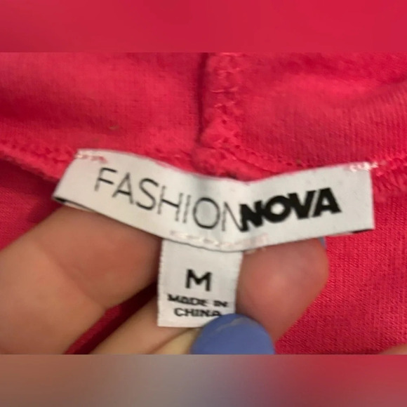 Fashion Nova Womens Fuchsia long Sleeve Short‎ Velour Romper Size Medium Zipper - Picture 2 of 5